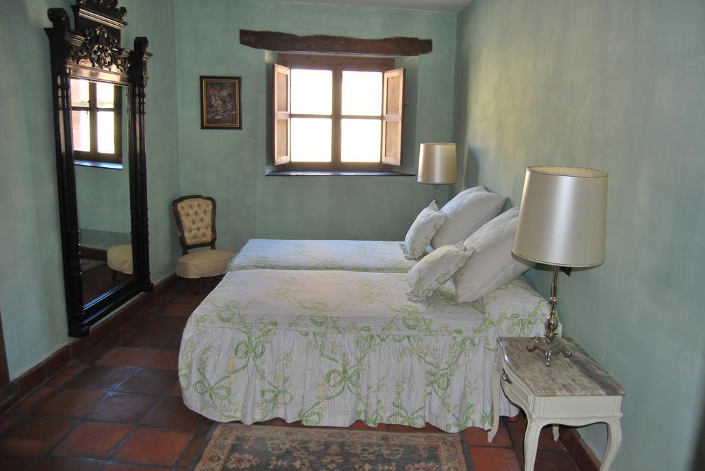 La Casa De San Gil Guest House Atienza Room photo